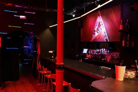 bares con cuarto oscuro en madrid|Shower & Bar Madrid. Guía de clubs privados .